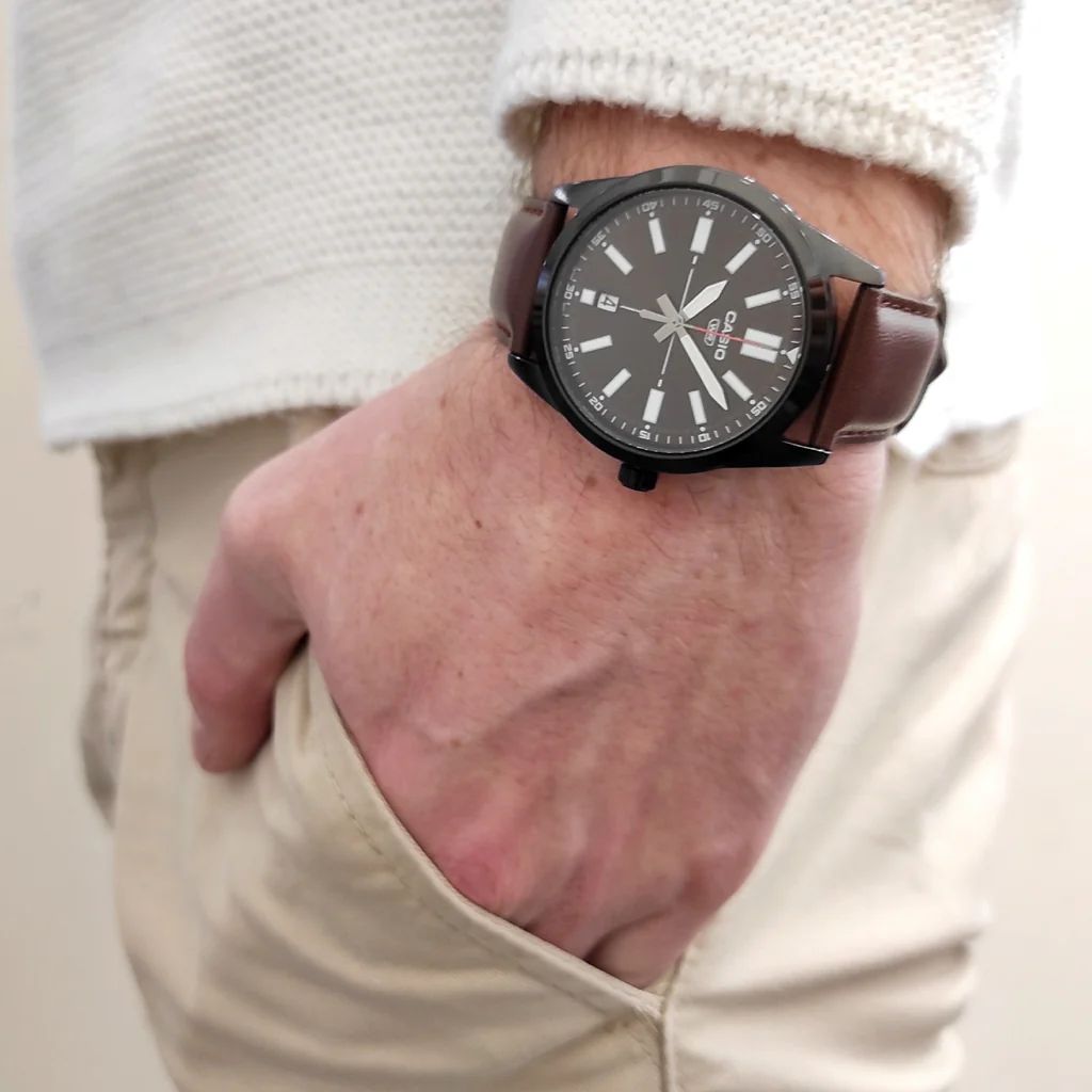 Casio MTP-VD02BL-1E Orologio Uomo Analogico Quarzo - Quadrante Nero, Cassa Acciaio 41mm, Cinturino In Pelle, Datario, Impermeabile 30m - 3